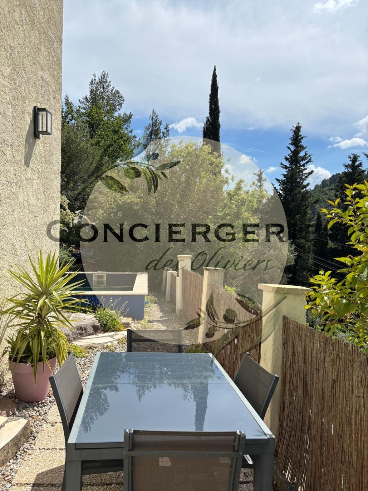 Villa Avec Piscine Belgentier Exteriér fotografie