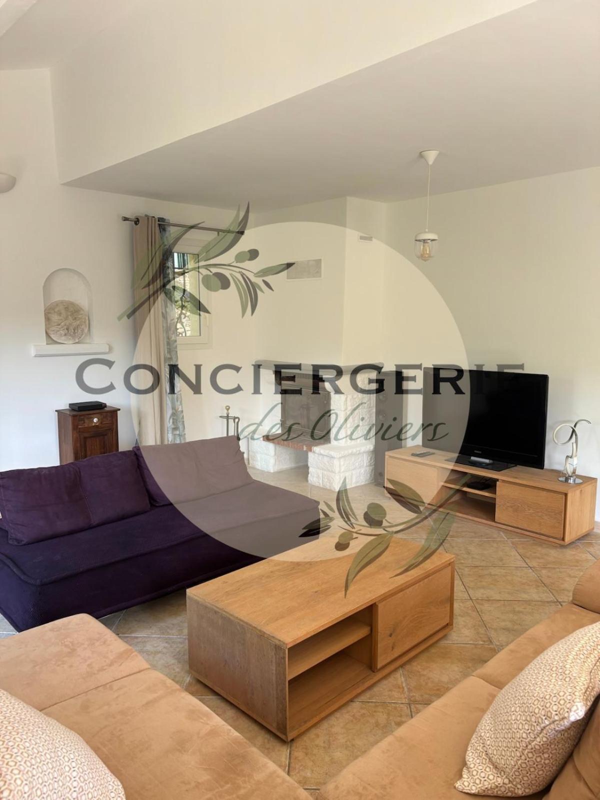 Villa Avec Piscine Belgentier Exteriér fotografie