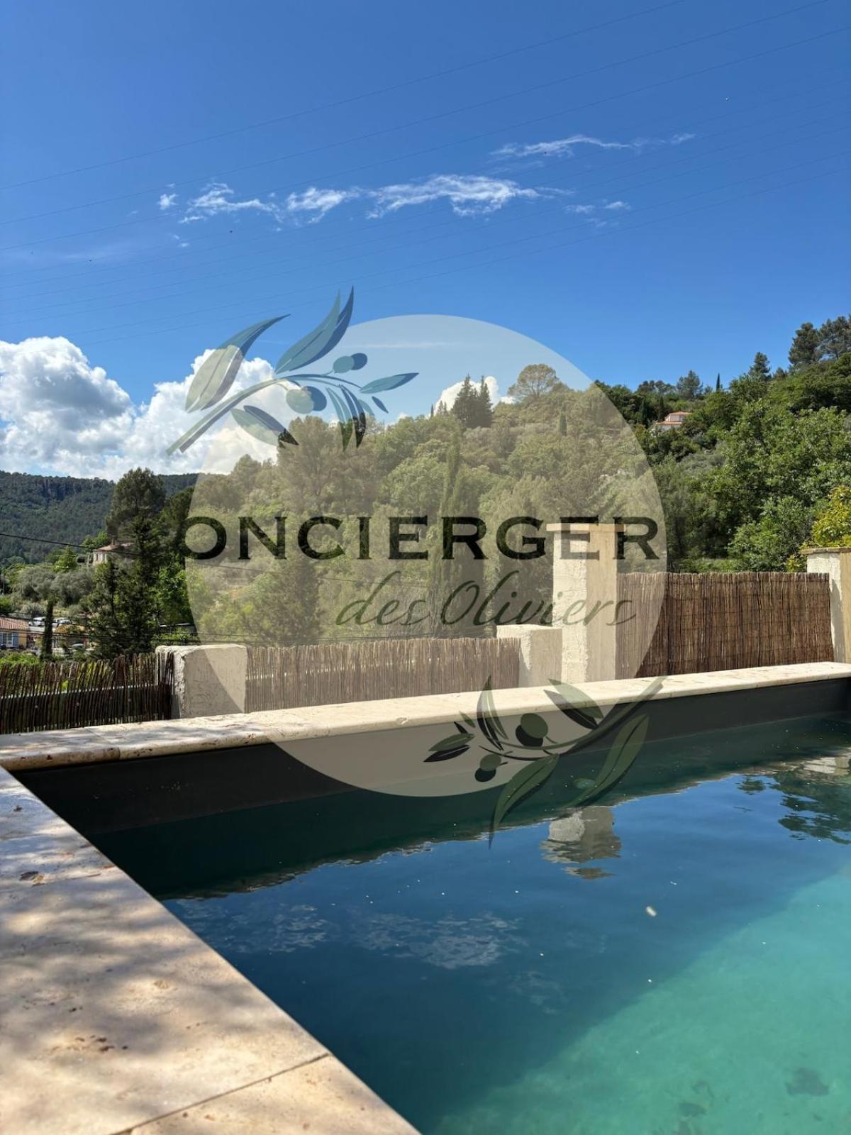 Villa Avec Piscine Belgentier Exteriér fotografie